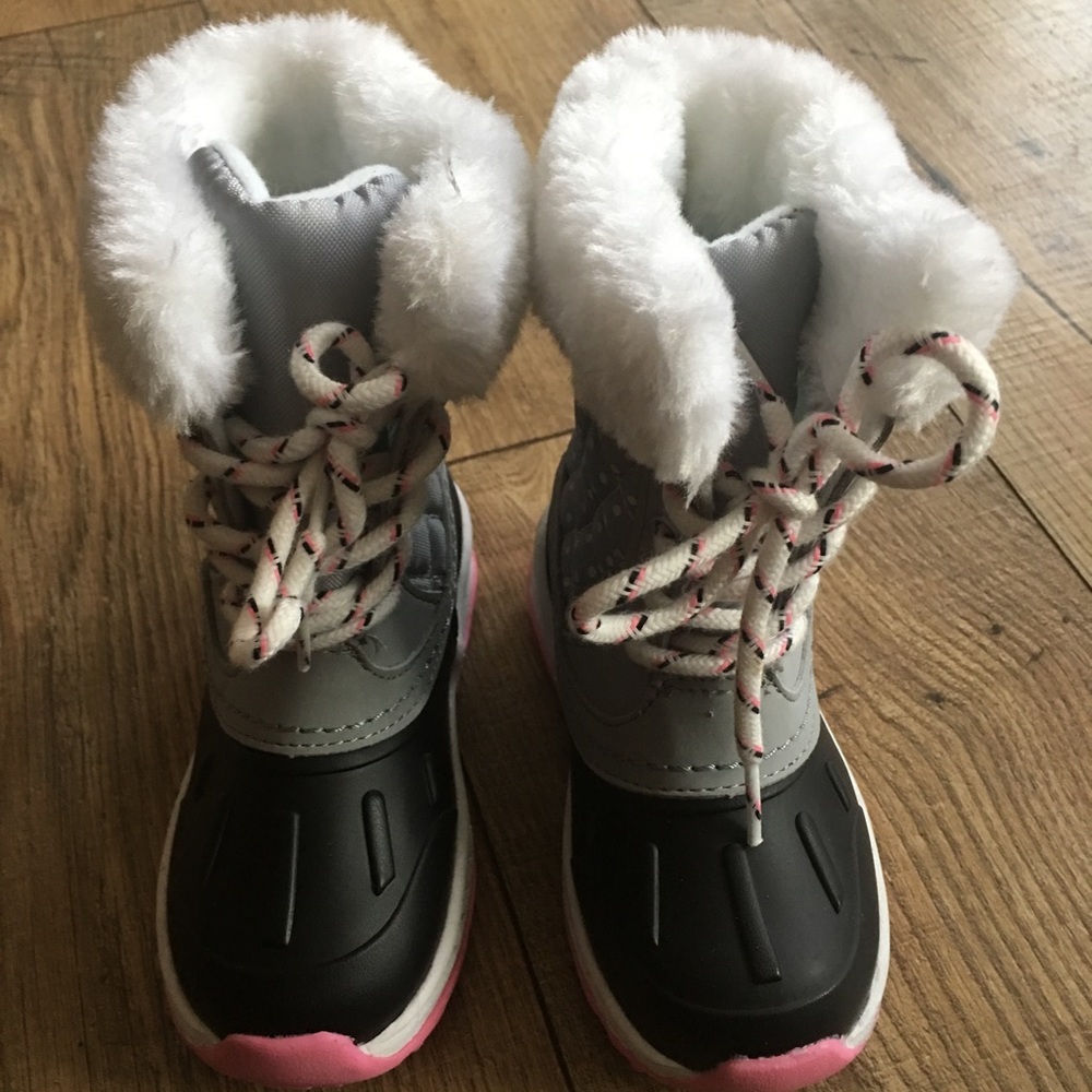 Toddler girls size 8 snow boots